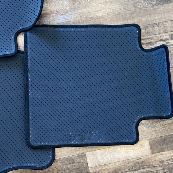 Black Car Floor Mats Set - Picture 9 of 10